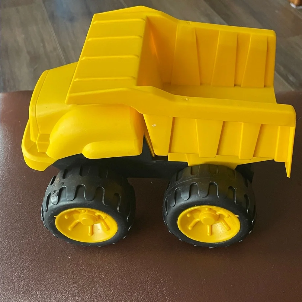 TOY CAT DUMP TRUCK Yellow Plastic Toy, 8